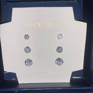 White Gold Diamond Stud Earrings Set